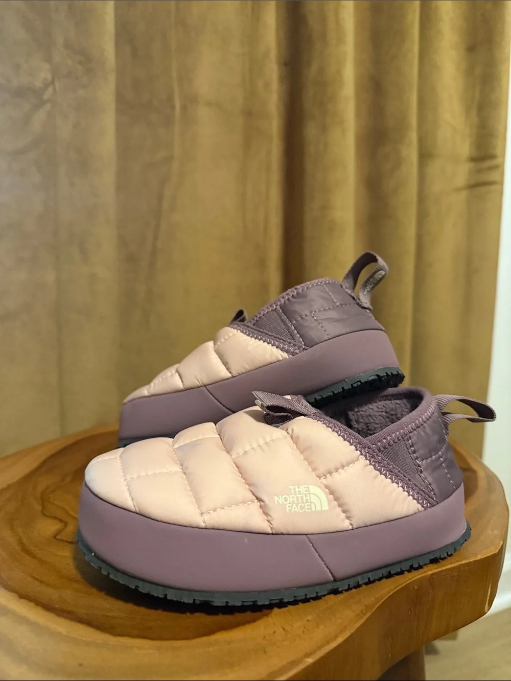 The North Face Kids Quilted Slip-On Slippers in Light Pink & Mauve